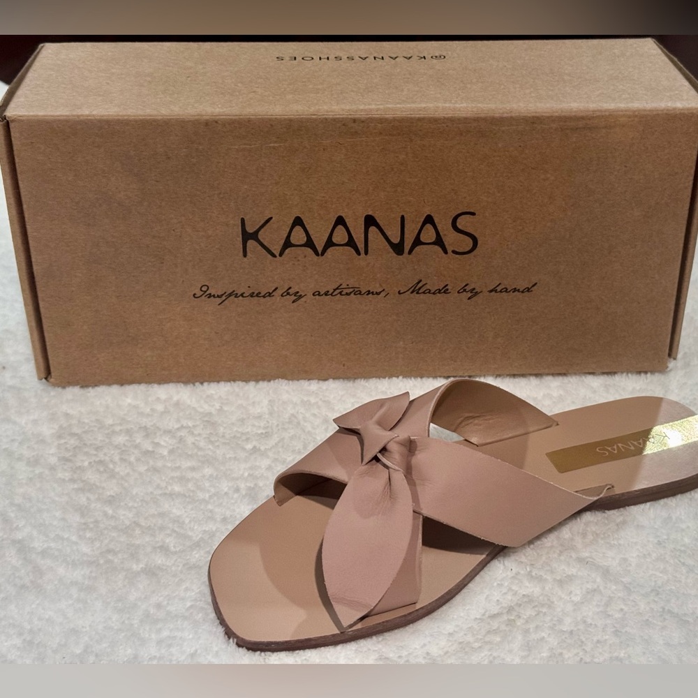 Kaanas Women's Bow Accent Sandals in Beige